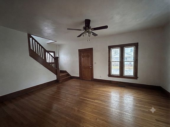 4th image of 1163 W 27th St