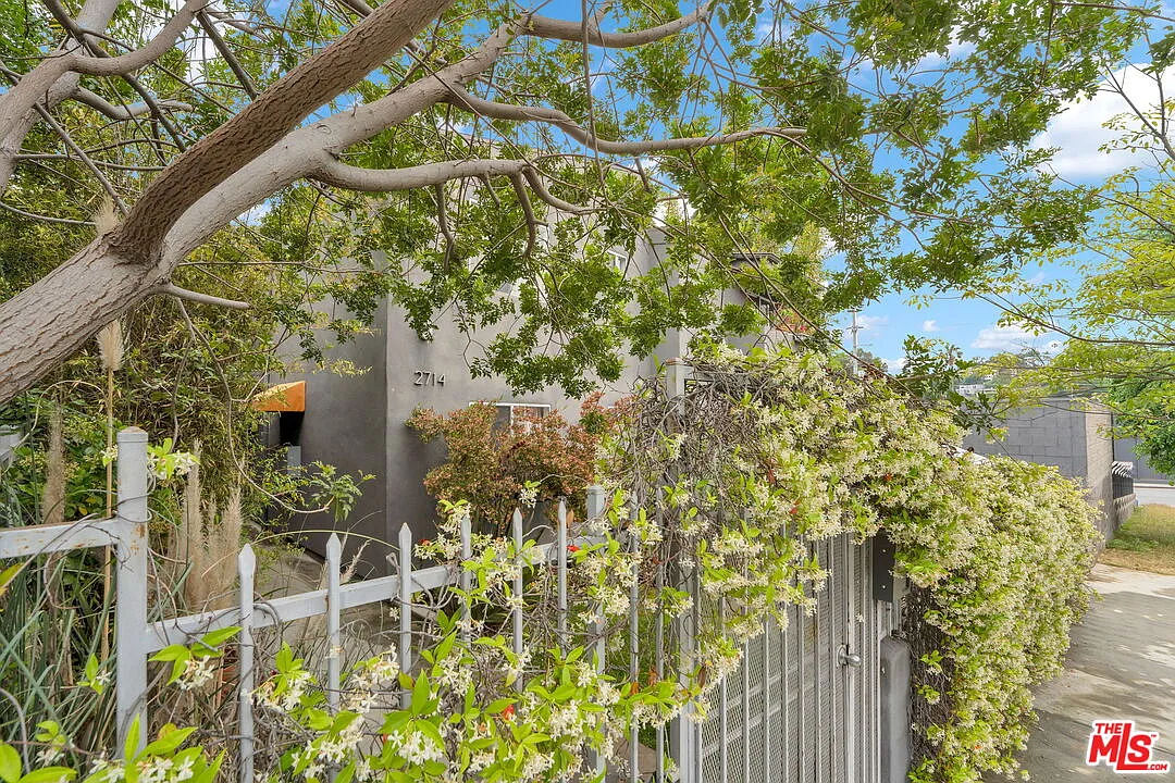 3 bed, 2.0 bath, 1140 sqft, $4,950 — Photo 3