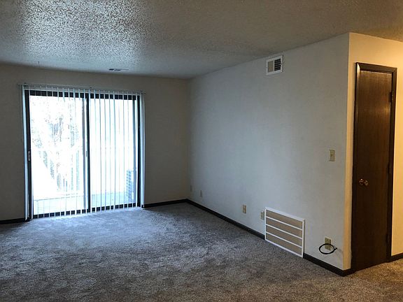 2nd image of 4518 Hutchison St #010967035