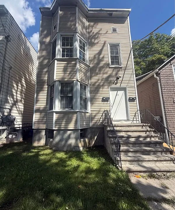 23 Bonheim St #2