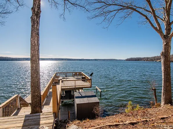 287 Lakeview Dr, Bracey, VA 23919