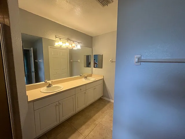 1736 SW 15th St — Photo 5