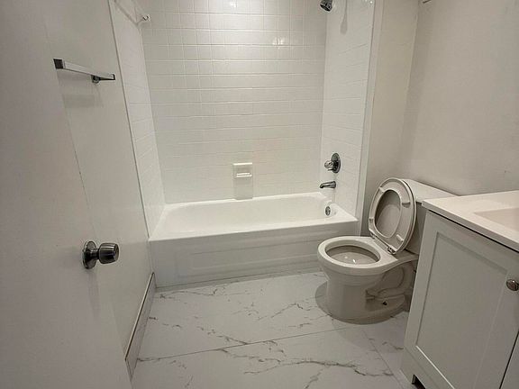 5th image of 7925 Colony Cir S APT 206