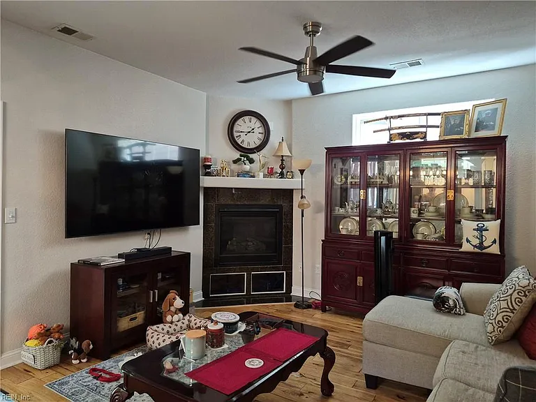 4900 Boyle Ct — Photo 4