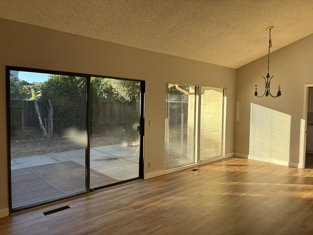 4 bed, 1797 sqft, $5,495 — Photo 3