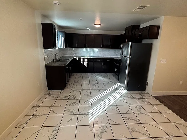6414 1/2 Denver Ave — Photo 6