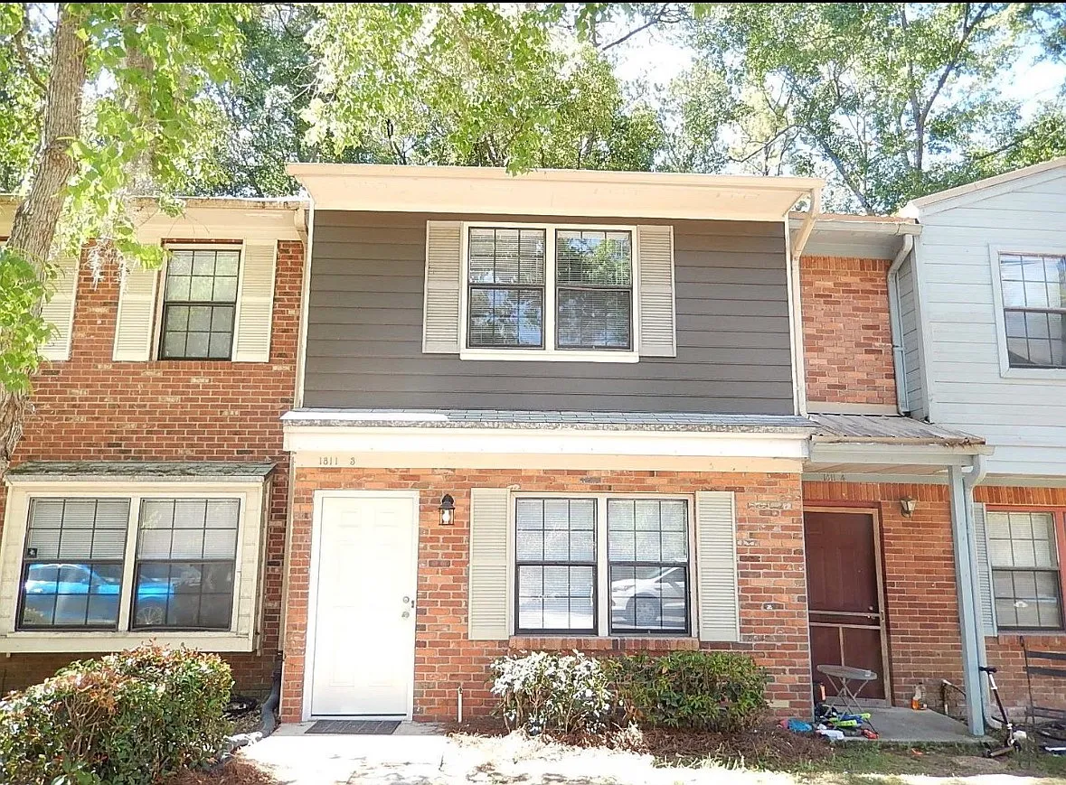 2 bed, 1.5 bath, 960 sqft, $1,200 — Photo 1
