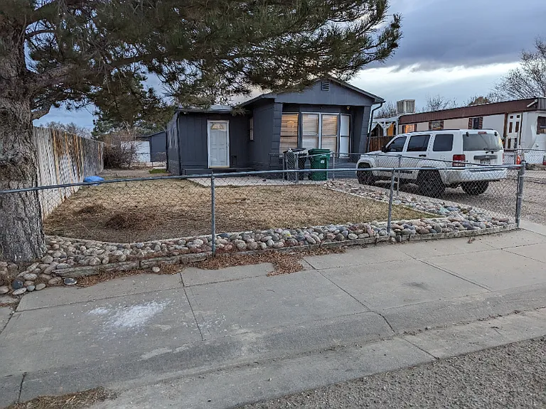 2424 Kara Ct — Photo 2