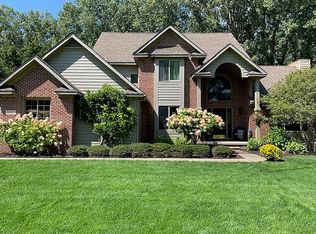 3207 Shadow Brook Ln, Pinckney, MI 48169