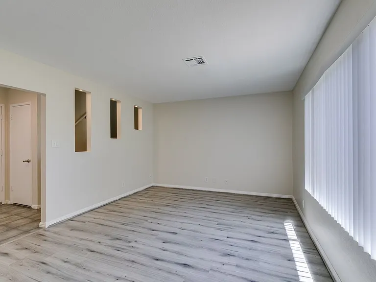 784 Anne Ln — Photo 14