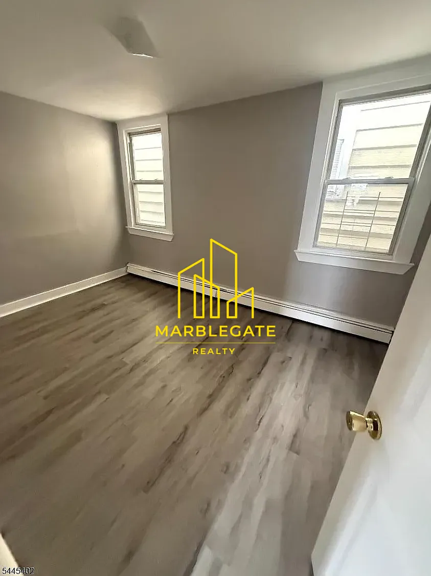 2 bed, 850 sqft, $1,800 — Photo 1
