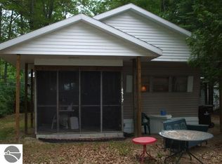 6512 N Shore Dr, Gladwin, MI 48624