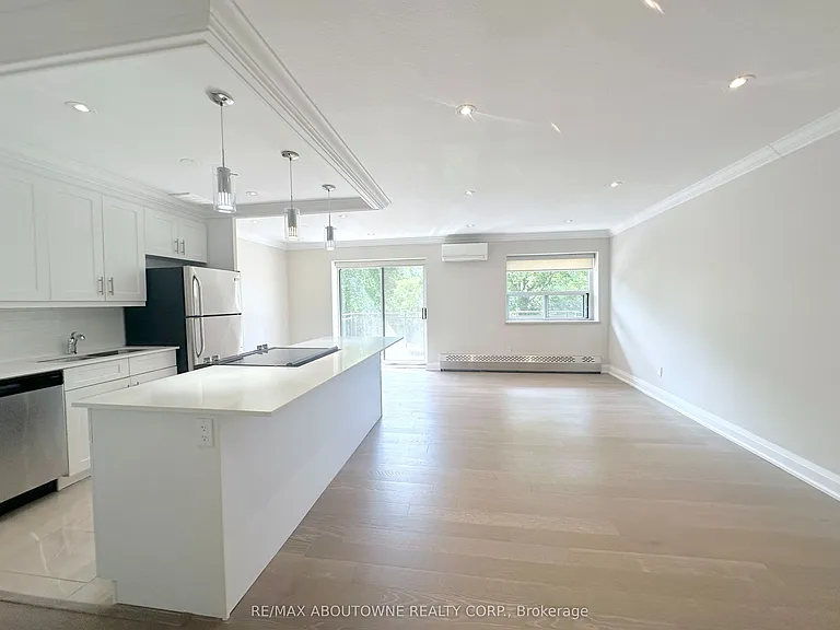 135 Allan St #310 — Photo 7
