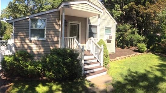 1st image of 6 Meadowbrook Dr