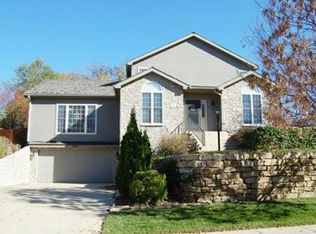 925 S 17th Ter, Leavenworth, KS 66048