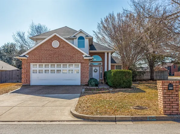 6800 Moss Ln, North Richland Hills, TX 76182