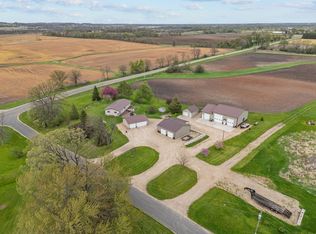 3290 Quarry Dr, Omro, WI 54963