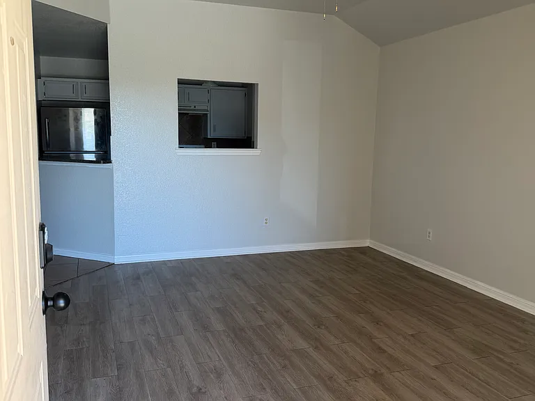 1205 Nicholas Cir #B — Photo 2