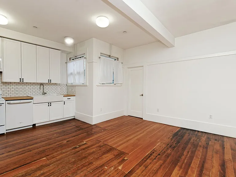 1605 Clay St — Photo 6