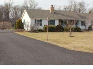 11 Pinewood Ln, Perkasie, PA 18944