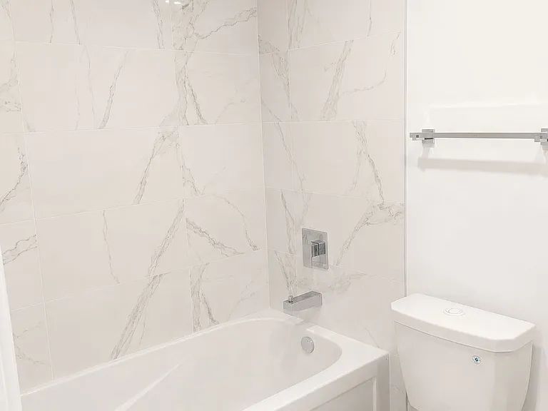 88 Queen St E #909 — Photo 3