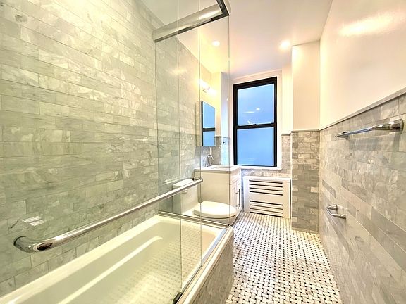5th image of 160 E 48th St APT 10K