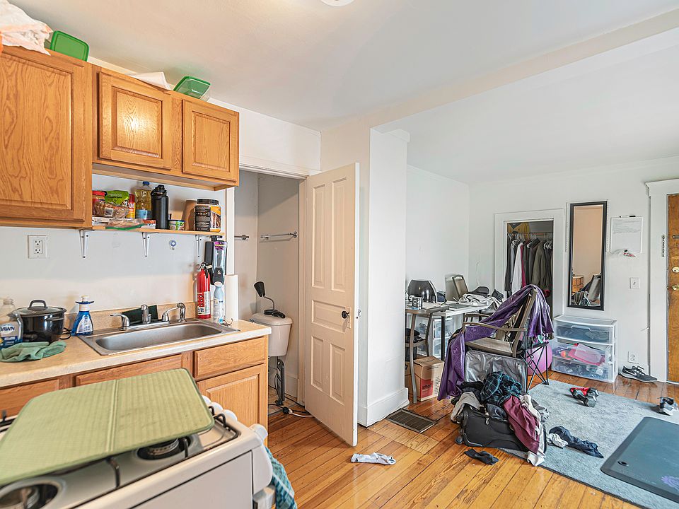 2nd image of 428 S Division St APT 3