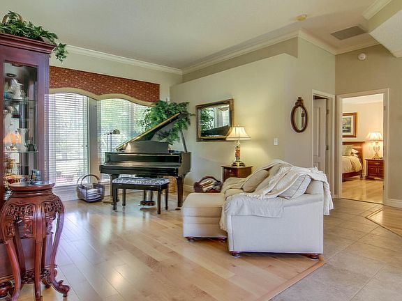 4th image of 3030 Starratt Creek Dr S