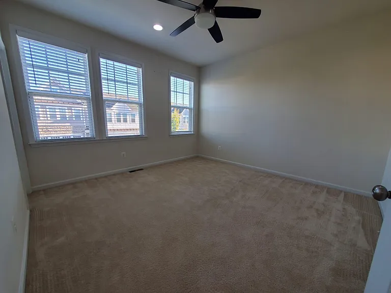 42513 Benfold Sq — Photo 30