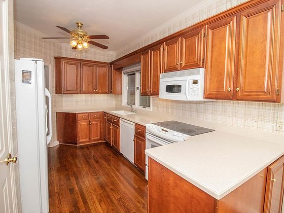 5th image of 217 Club Villa Dr W