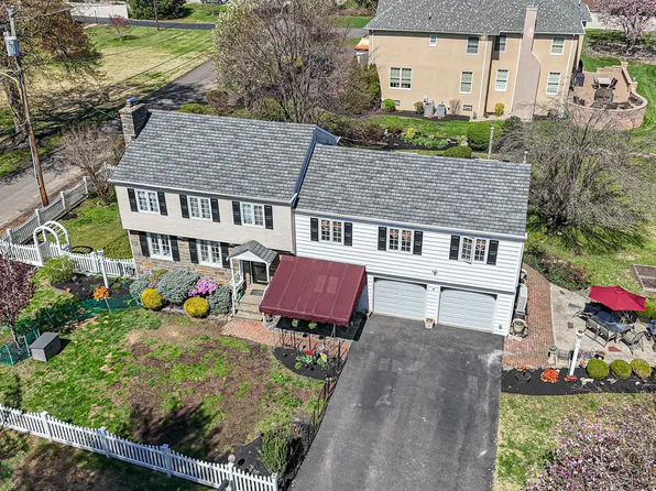 5045 Fitler St, Philadelphia, PA 19114