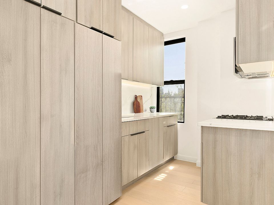 1st image of 11-55 45th Ave #11