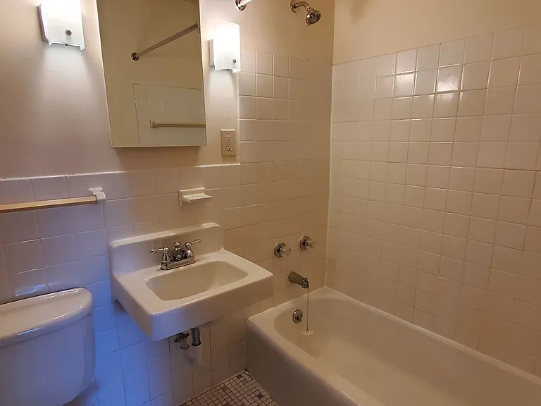 6630 Queen Ave S — Photo 22