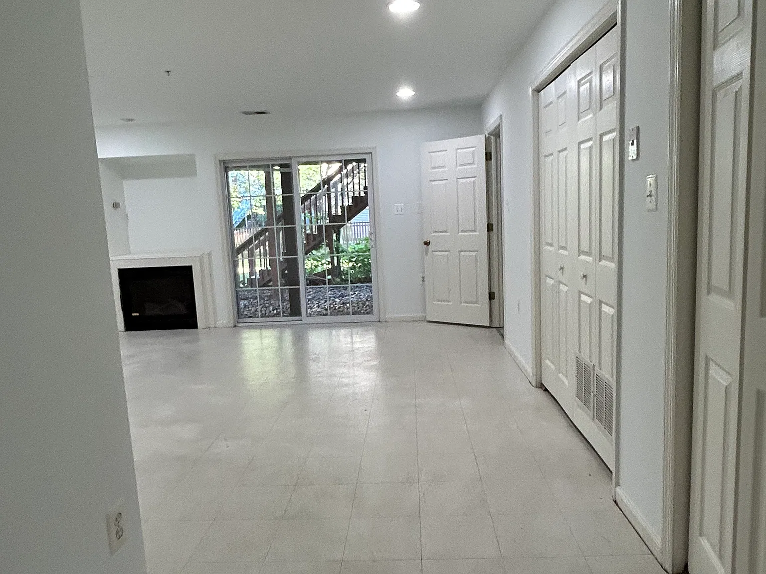 3 bed, 2.5 bath, 2166 sqft, $2,995 — Photo 4