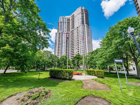 35 Kingsbridge Garden Cir #2, Mississauga, ON L5R 3Z5