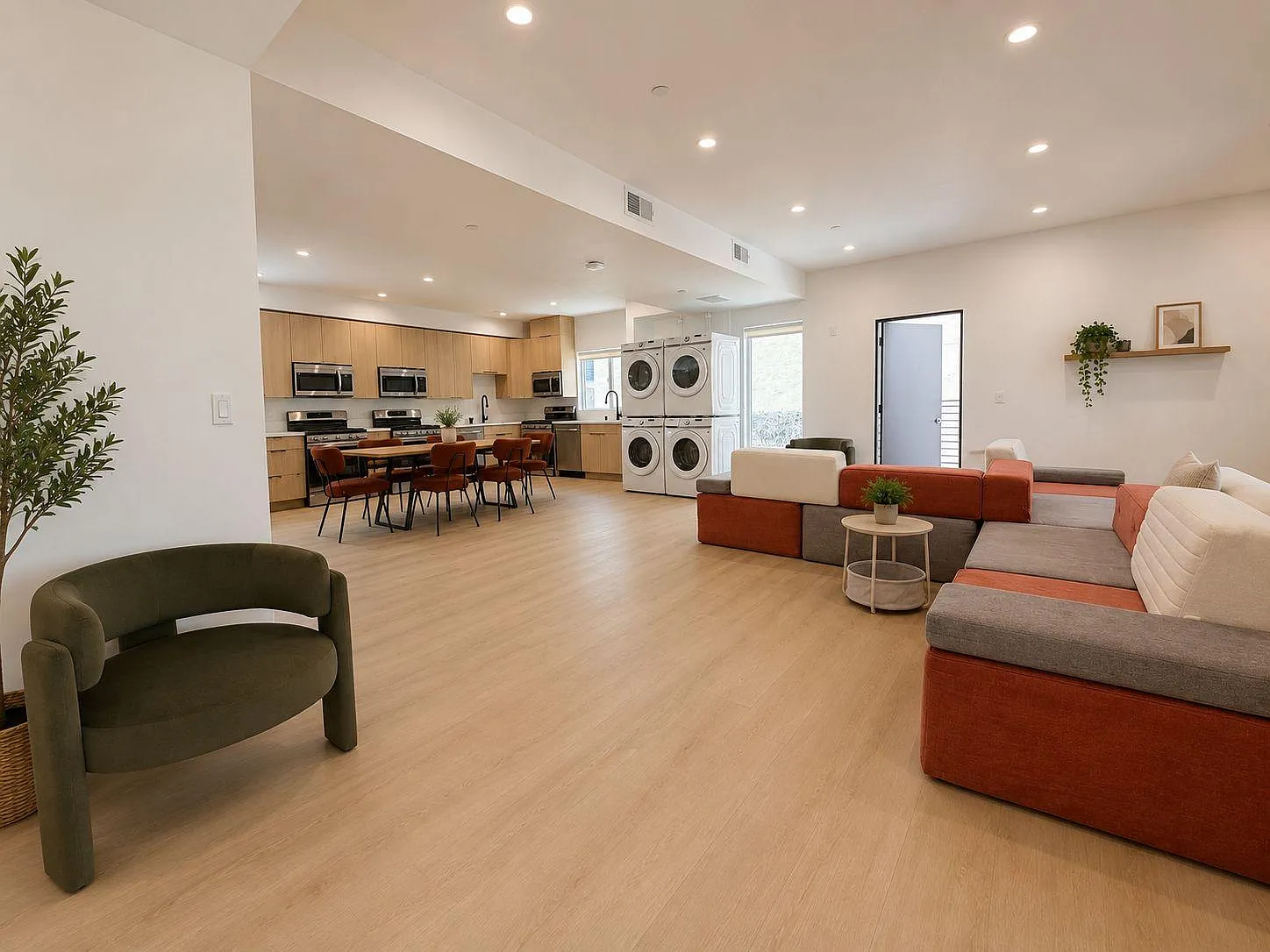 4 bed, 8.0 bath, 3000 sqft, $1,707 — Photo 3