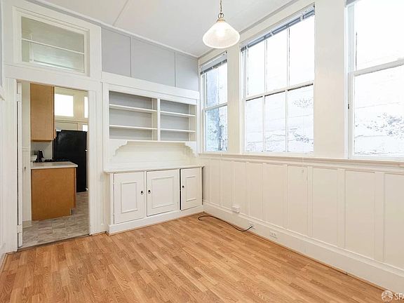 4th image of 10 Moss St APT A