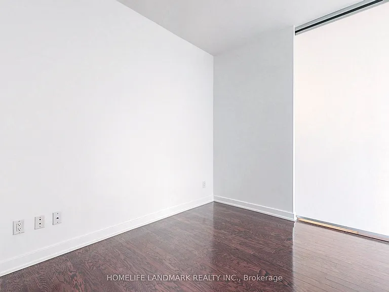 33 Charles St E #3406 — Photo 32