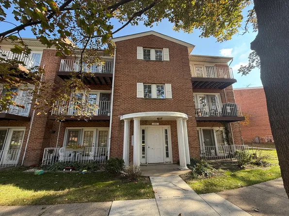625 Quincy Bridge Ln APT 301, Glenview, IL 60025