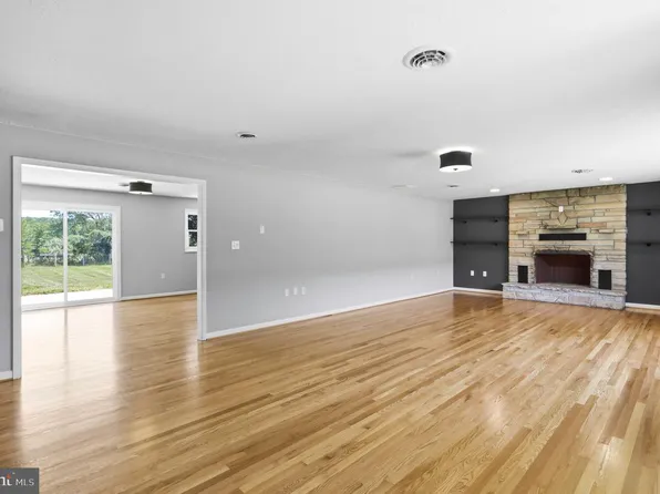 11195 Valley Rd, Berkeley Springs, WV 25411