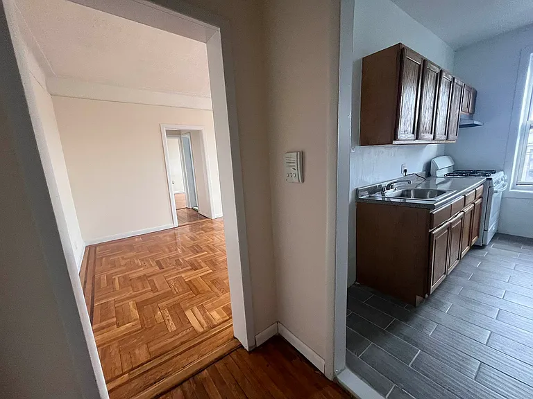 41-29 41st St #6C — Photo 1