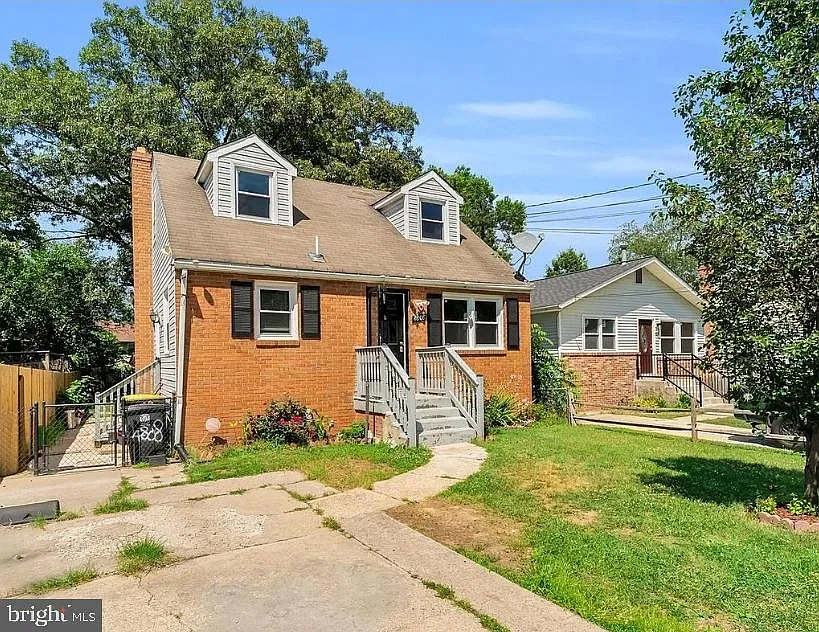 4 bed, 2.0 bath, 1092 sqft, $3,200 — Photo 2