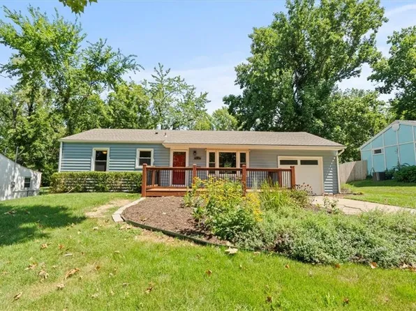 8139 Barkley St, Overland Park, KS 66204