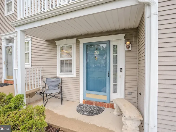 210 Kentshire Ct, Pennington, NJ 08534