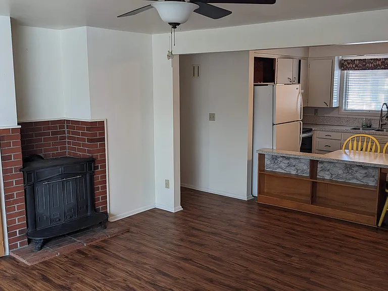 1030 1/2 E Jackson Ave — Photo 3