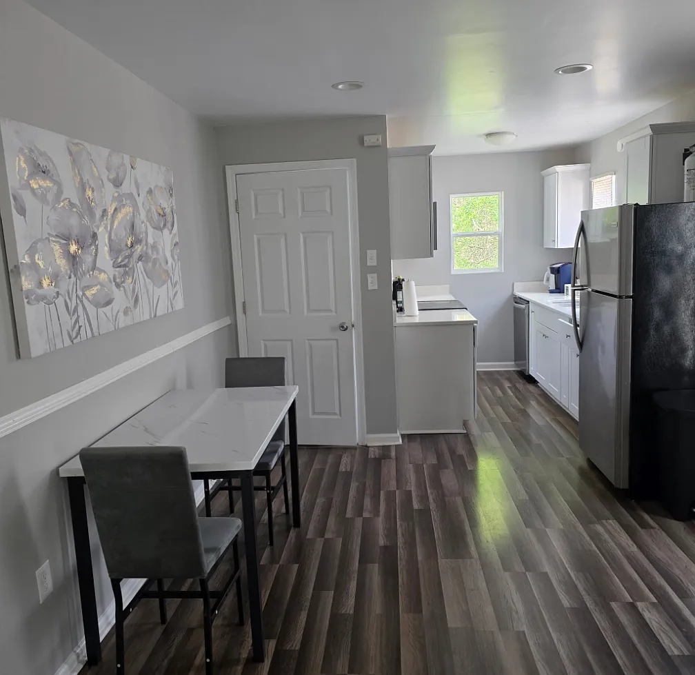2 bed, 1131 sqft, $1,800 — Photo 2