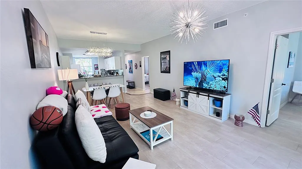 2 bed, 2.0 bath, 1163 sqft, $5,000 — Photo 3