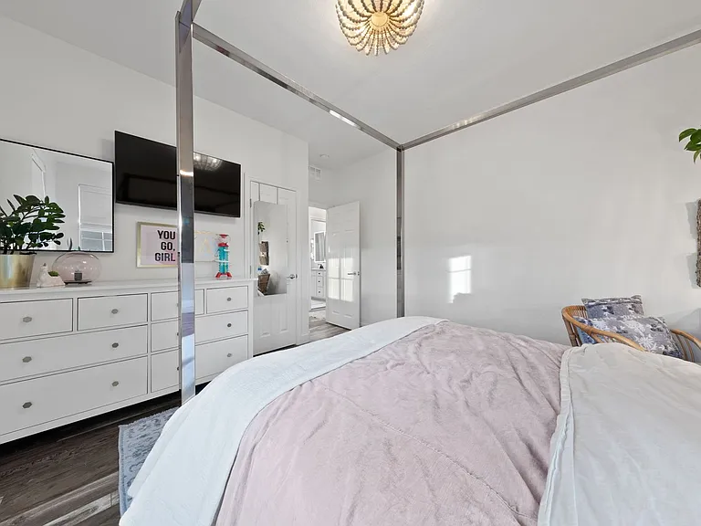 428 Vigo Port St — Photo 32