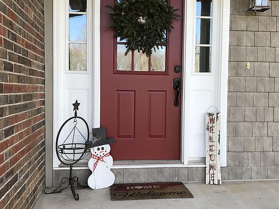 4th image of 426 Todd Ln