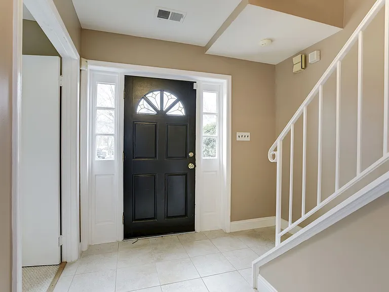 1040 Warbler Pl — Photo 12